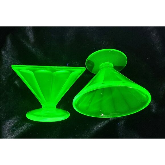 Federal Glass Company Pudding Custard Sherbet 2 Cups Glowy Depression Green - Picture 2 of 16